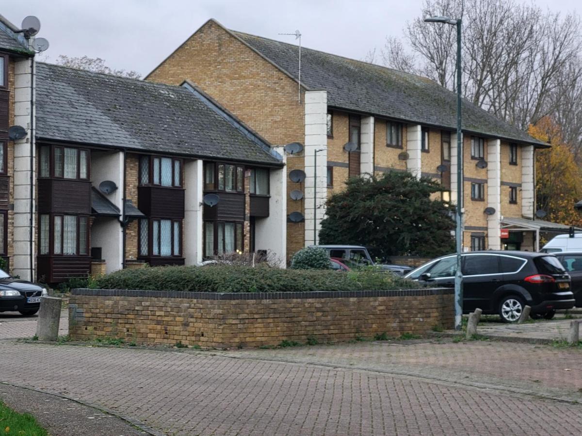 Manor Place Apartment Thamesmead Thamesmead  Екстер'єр фото