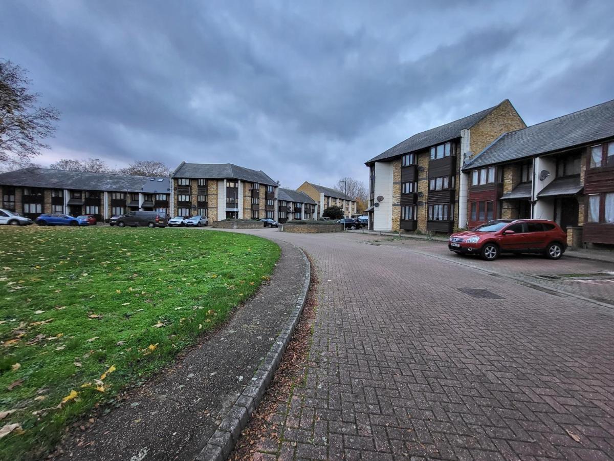 Manor Place Apartment Thamesmead Thamesmead  Екстер'єр фото